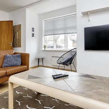 5 Person In * Holeby