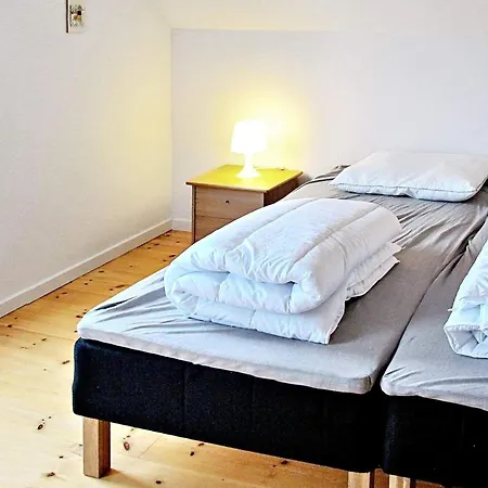 5 Person In * Holeby